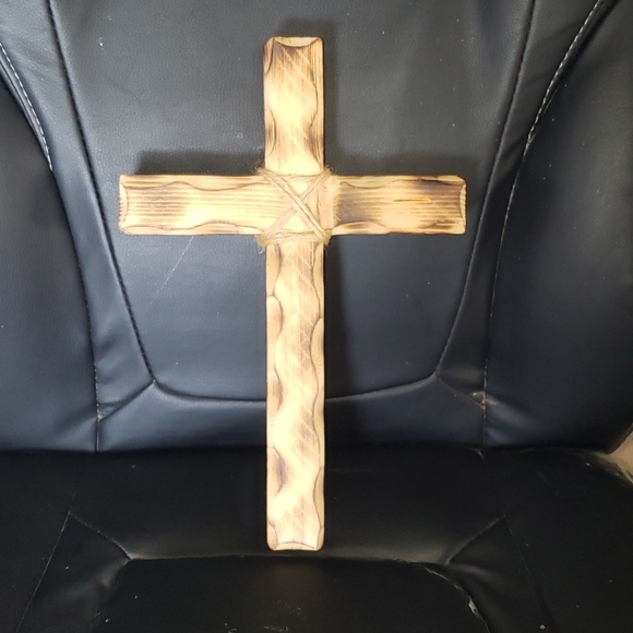 Handmade wooden cross - Picture 3 of 3